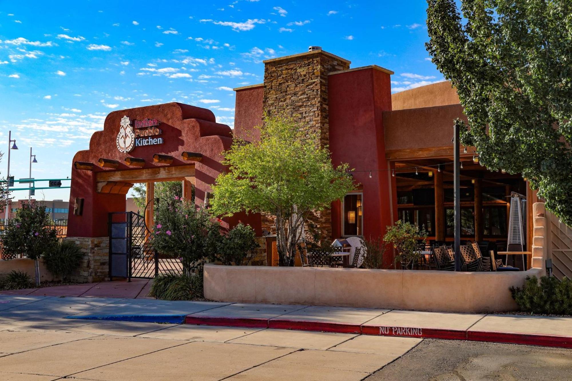 Holiday Inn Express & Suites Albuquerque Historic Old Town By Ihg Exterior foto